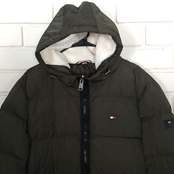 Tommy Hilfiger NWT Men's Sherba Lined Hooded Puffer Coat. Size Medium - Picture 2 of 16